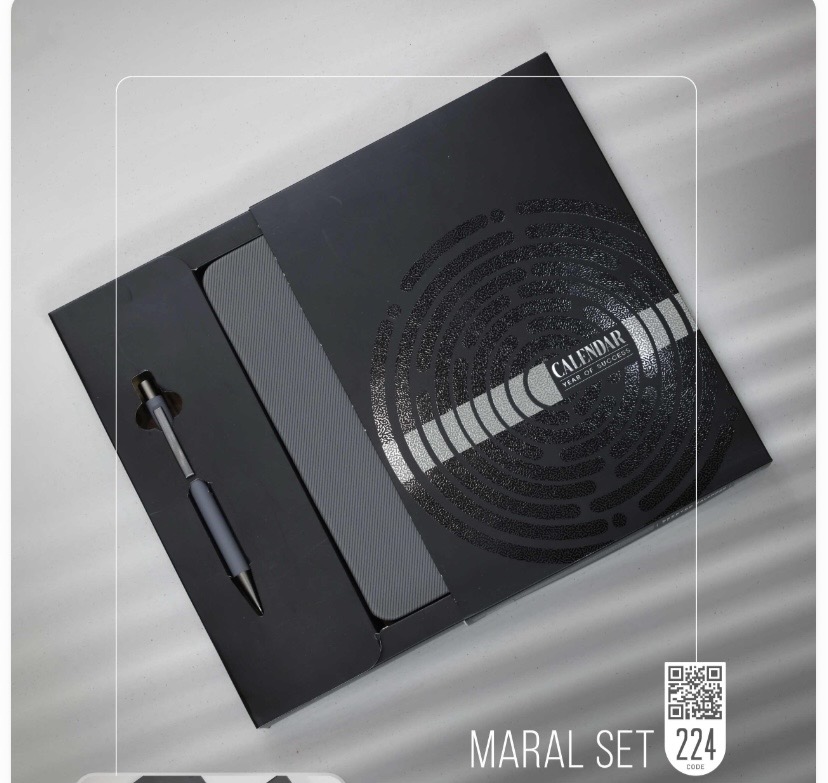 ست نفيس سالنامه و خودكار مارال